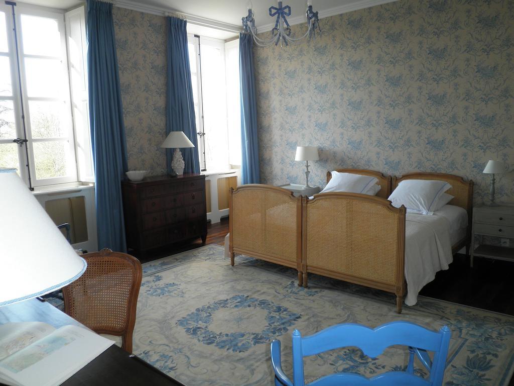 Chateau De La Marronniere Bed & Breakfast Aizenay Room photo